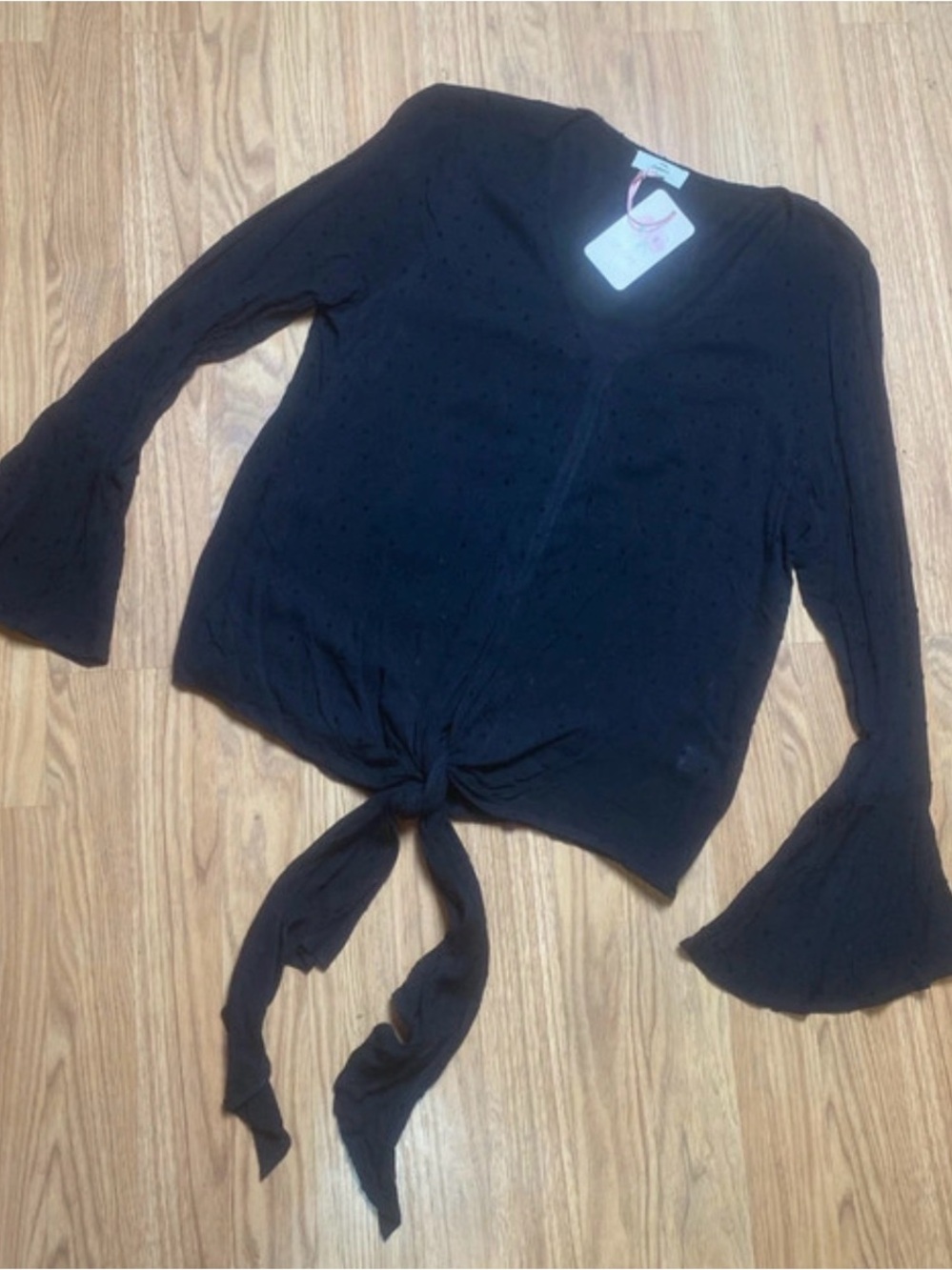 Entro Women’s Black Tie-Front V-Neck bell sleeve Blouse medium